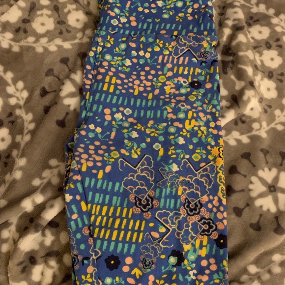 Buttery soft lularoe os leggings - Picture 2 of 2